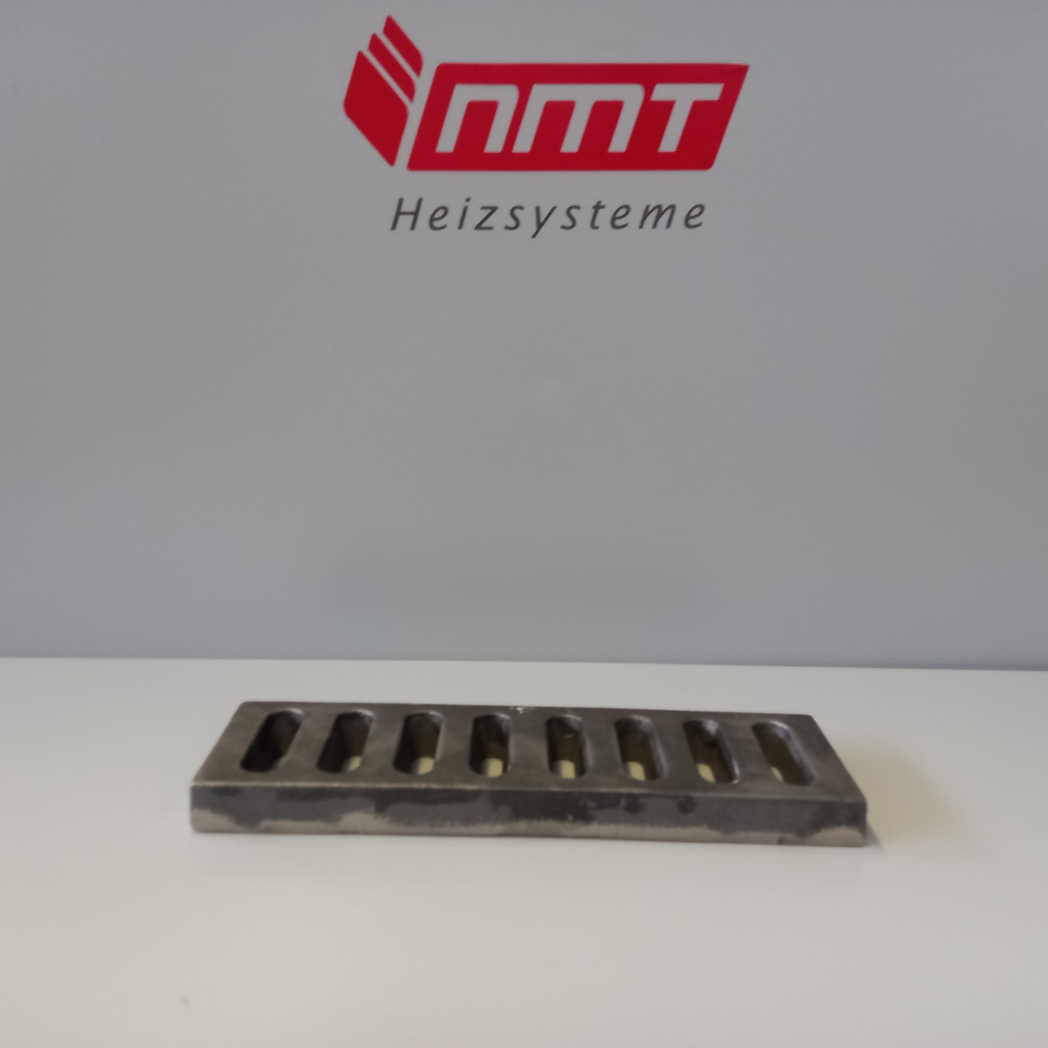hinteres Gussrost halb SPK, Maß: 28 x 8,5 x 2 cm